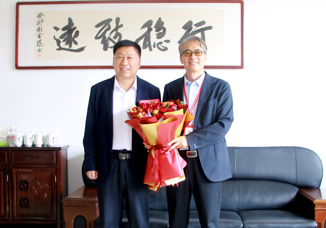 情系劳模  暖心关爱｜石家庄市人社局党组书记、局长张会革到欧博abg官网奇公司走访慰问